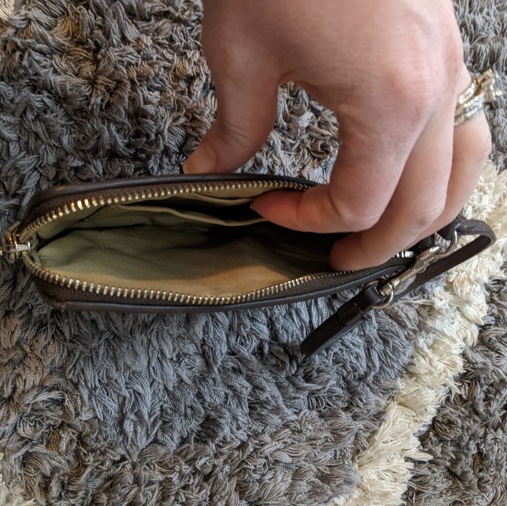 Coach Large Brown Corner Zip Wristlet Signature Canvas With Coach Keychain - Picture 7 of 9